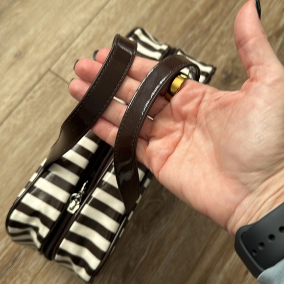 Henri Bendel Signature Striped 3 Zip Compartment Hanging Toiletries Bag - Picture 3 of 10